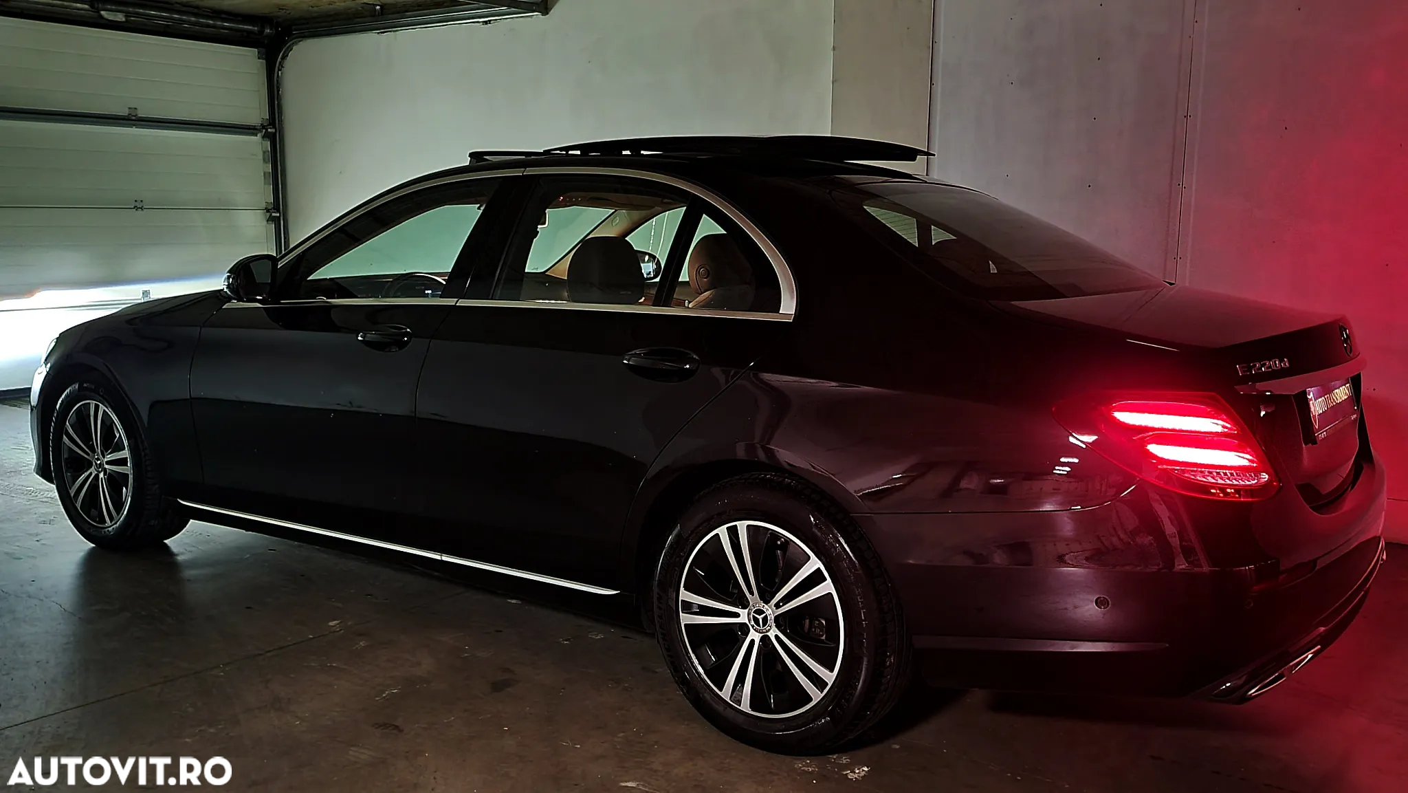 Mercedes-Benz E 220 d T 9G-TRONIC Avantgarde - 38