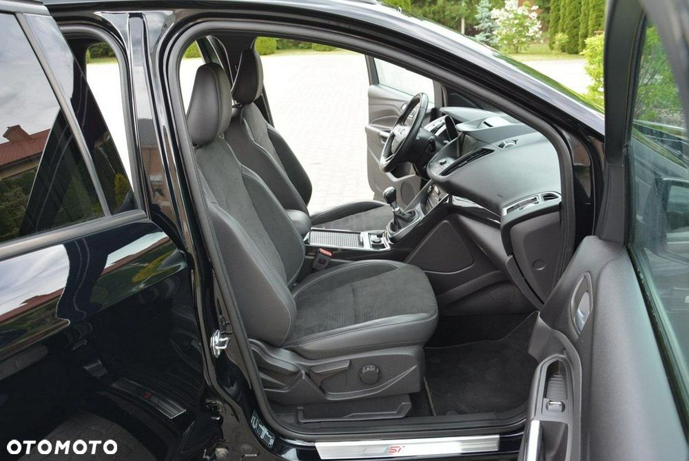 Ford Kuga 1.5 EcoBoost 2x4 ST-Line - 17