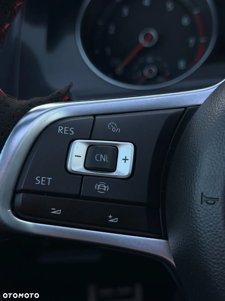 Volkswagen Golf - 20