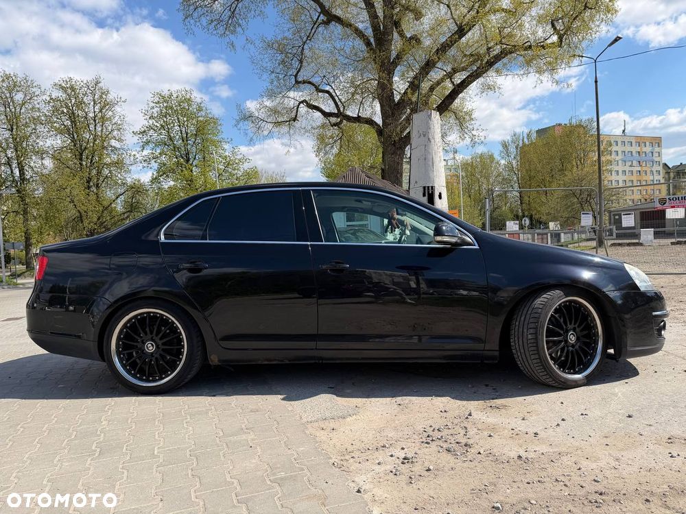 Volkswagen Jetta 2.0 FSI Comfortline - 27