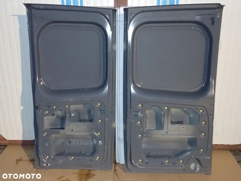 Trafic 3 VivaroB Talento NV300 Drzwi Tylne - 23