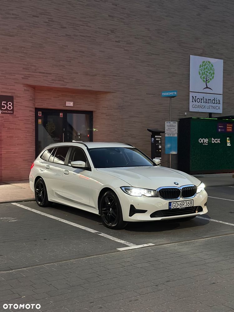 BMW Seria 3 318d Touring Advantage - 36