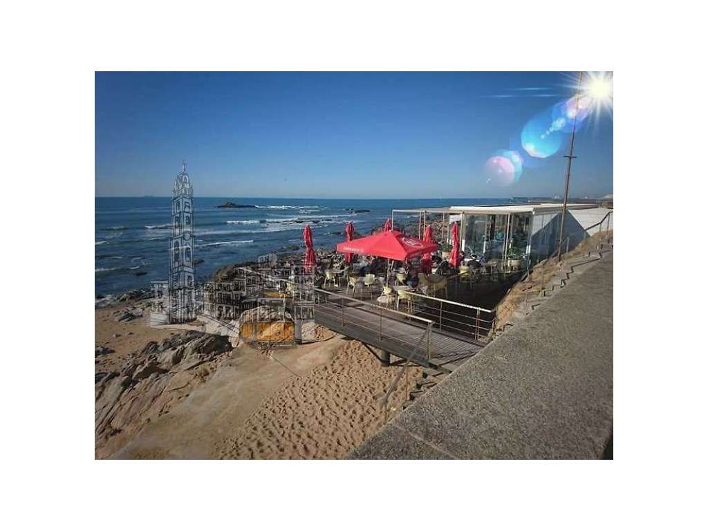 Excelente moradia na Foz para reconstrução - Grande imagem: 3/3