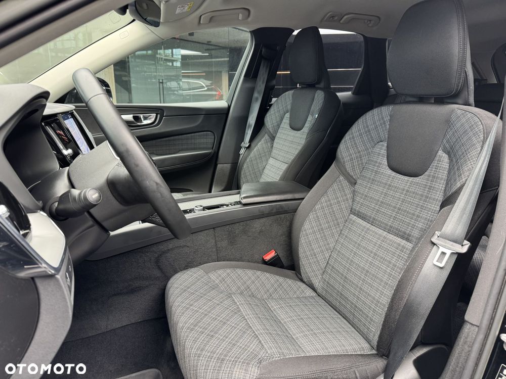 Volvo XC 60 B5 B AWD Momentum Pro - 12