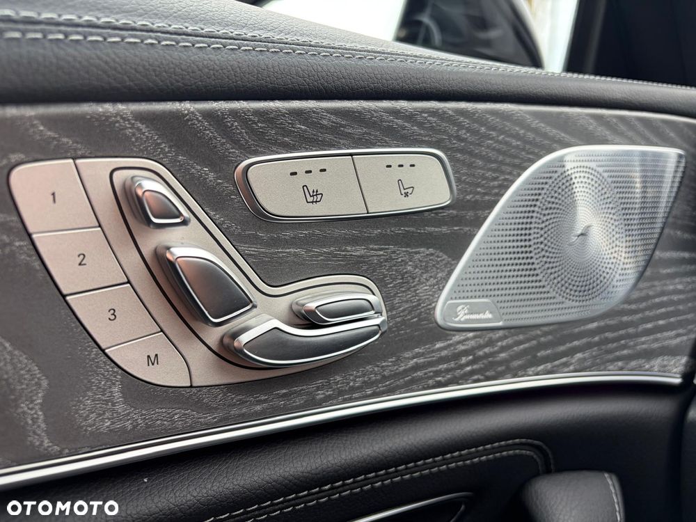 Mercedes-Benz CLS 300 d 4-Matic AMG - 11