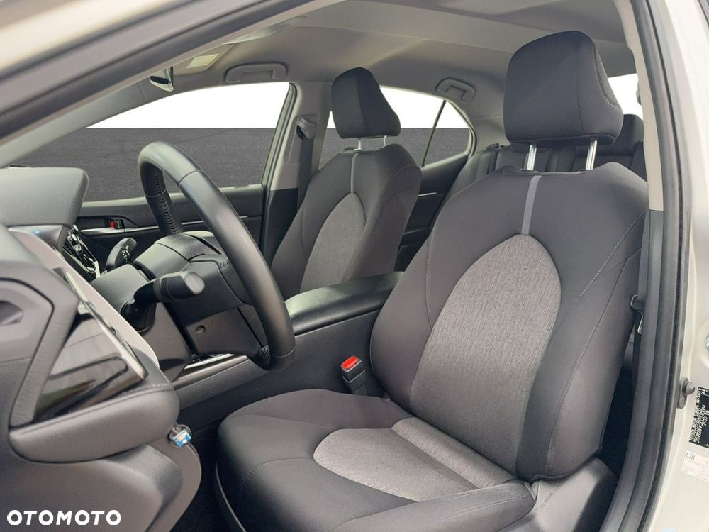 Toyota Camry - 10