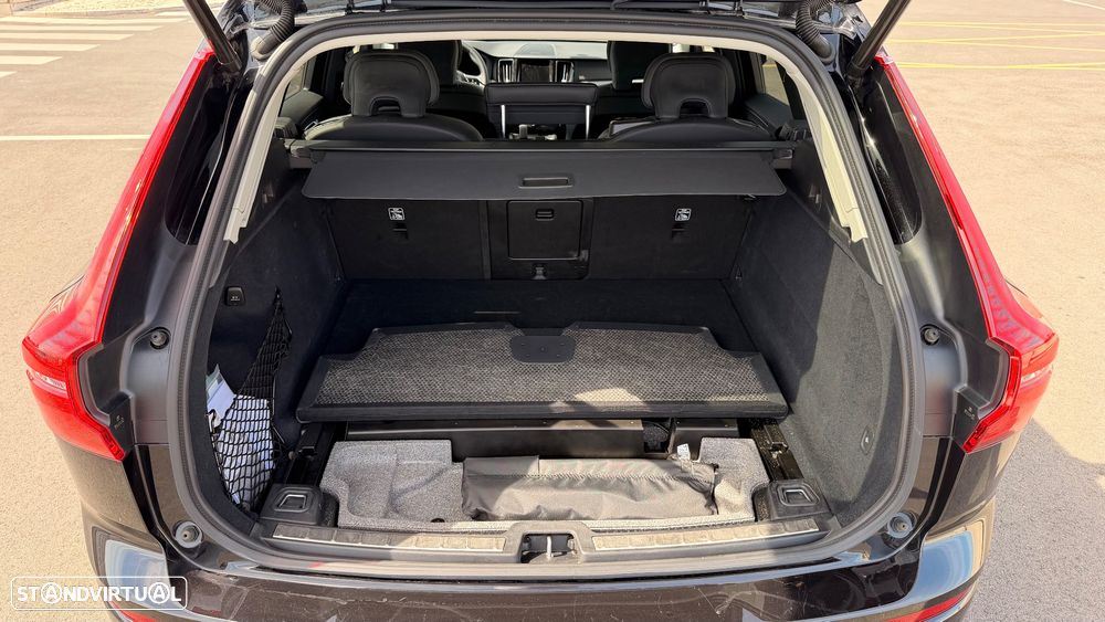 Volvo XC 60 2.0 T6 PHEV Black Edition AWD - 32