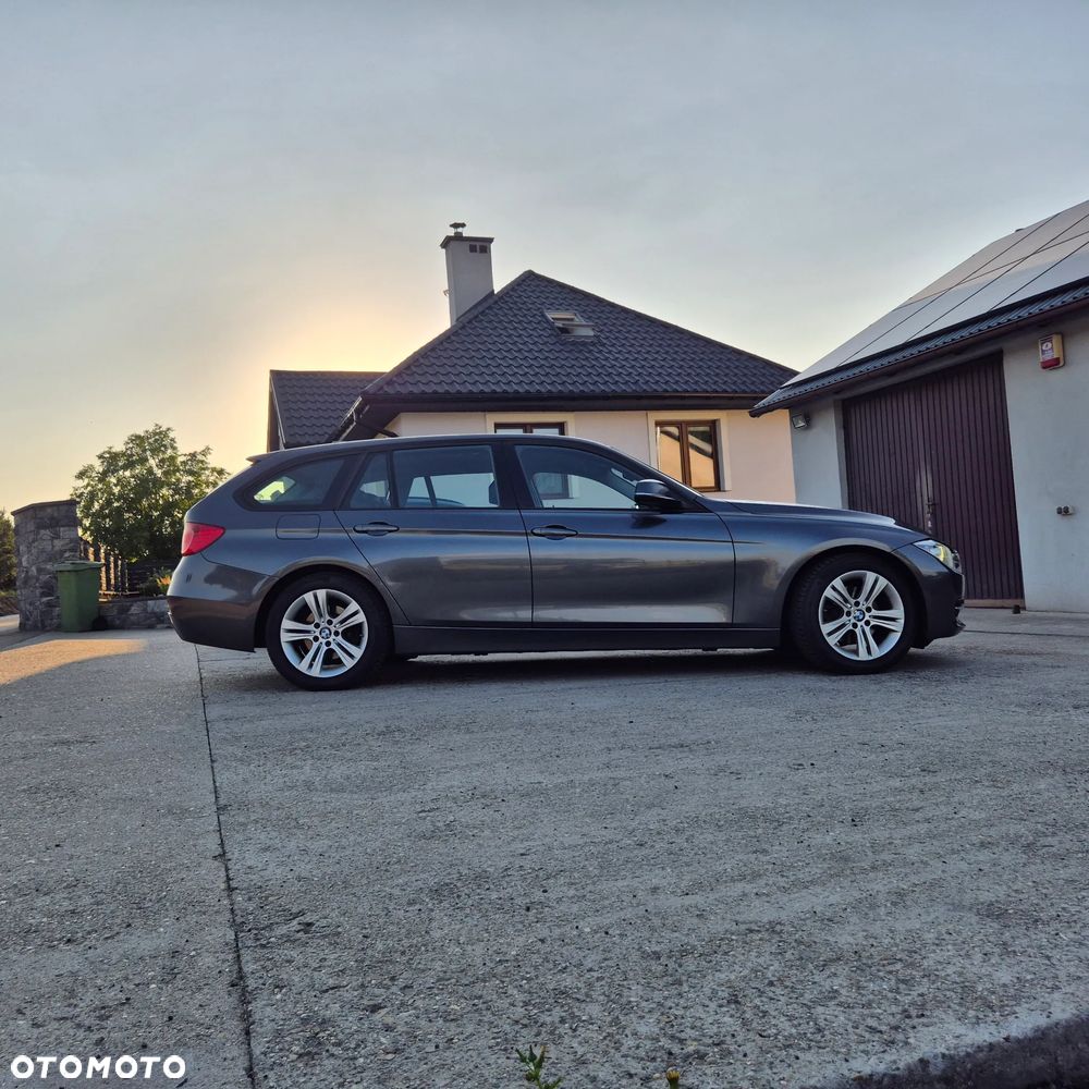 BMW Seria 3 320d Sport Line - 17