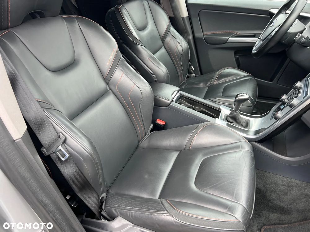 Volvo XC 60 D3 Drive-E Ocean Race - 13