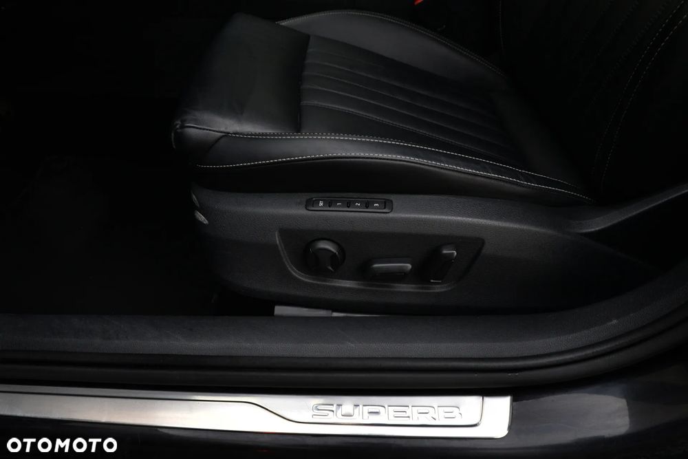 Skoda Superb 2.0 TDI DSG L&K - 38