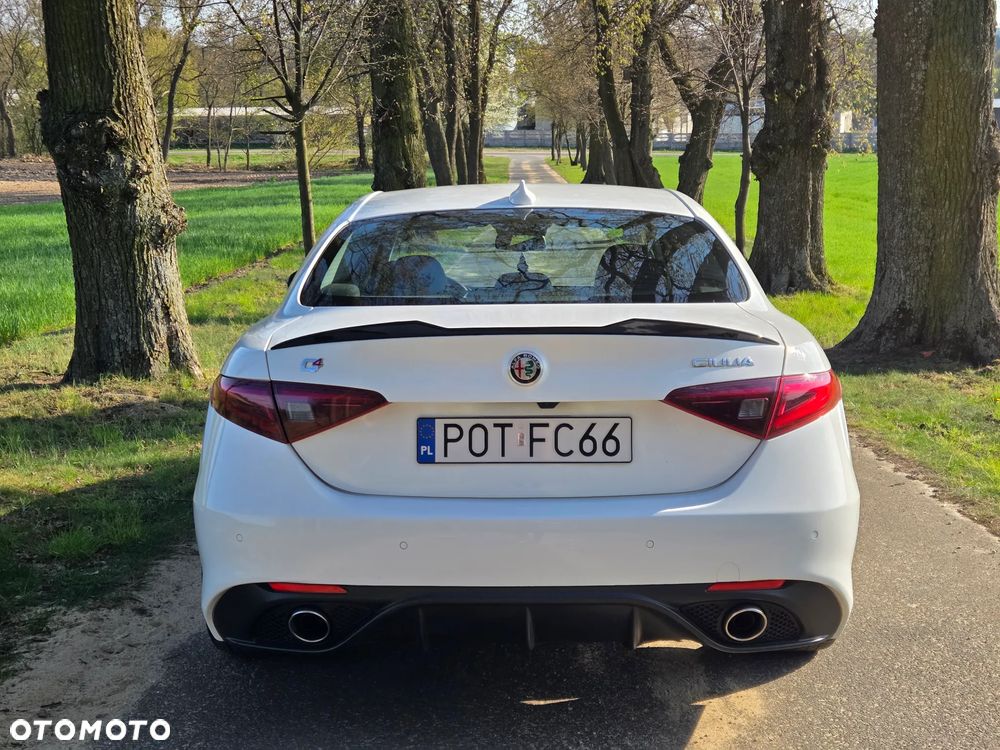 Alfa Romeo Giulia 2.2 AT8-Q4 Veloce - 25