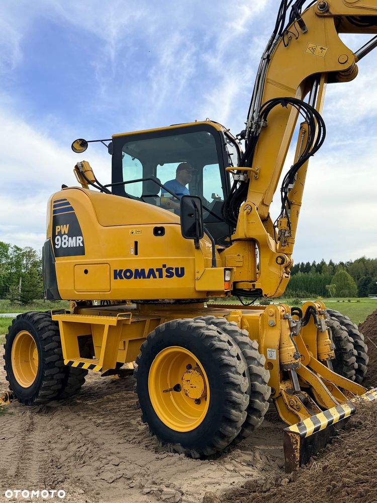 Komatsu 4x4x4 ramię łamane Koparka kołowa KOMATSU  PW98MR-8 10ton 4x4x4 ośki skrętne Ramię 3x łamane BEZ DPF i ADBLUE 4 cyl dodatkowe wyjścia hydr Pług Podpory 2012 szybka zwinna Prosto z importu 1 właściciel Cat TEREX Liebherr Wacker Pw 98 Mr 8 11 - 12