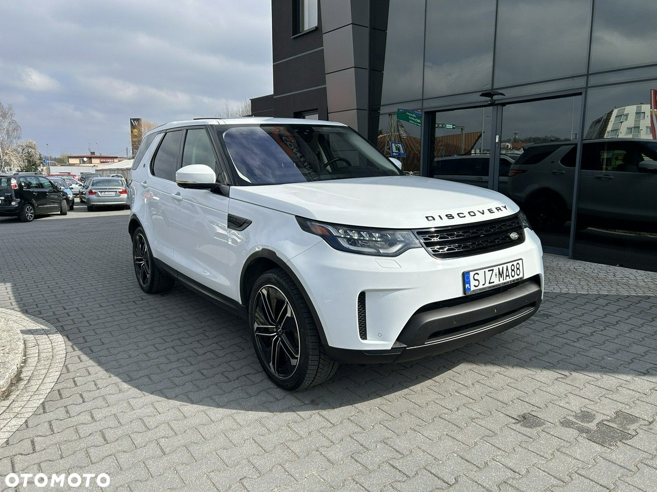 Land Rover Discovery V 3.0 Si6 HSE Luxury - 3