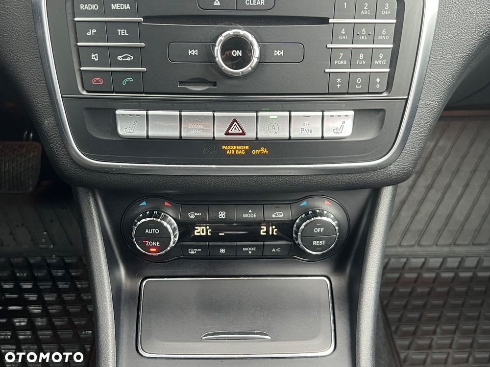 Mercedes-Benz CLA 200 7G-DCT UrbanStyle Edition - 35