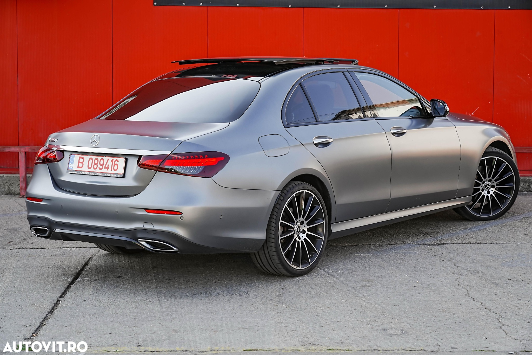 Mercedes-Benz E 200 4Matic T 9G-TRONIC AMG Line - 9