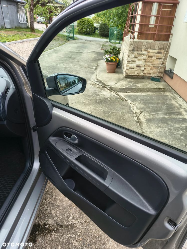 Volkswagen up! - 16
