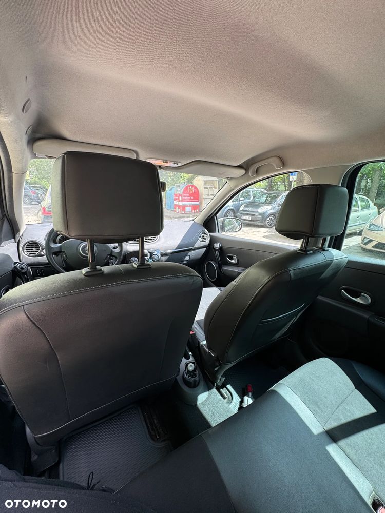 Renault Clio 1.2 16V 75 Night and Day - 17