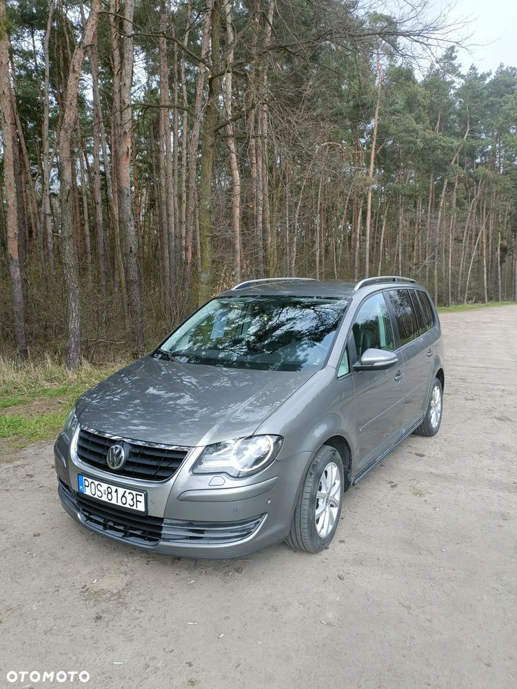 Volkswagen Touran 1.9 TDI DPF Highline DSG - 4