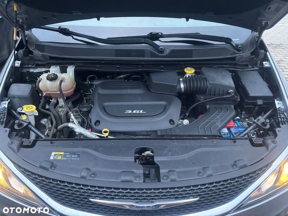 Chrysler Pacifica - 25