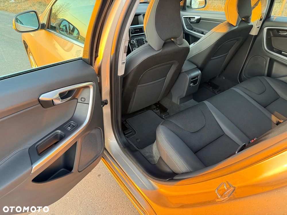 Volvo V60 D3 Momentum - 8