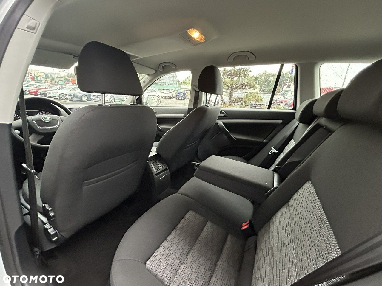 Skoda Octavia 1.6 TDI DPF Ambition - 8