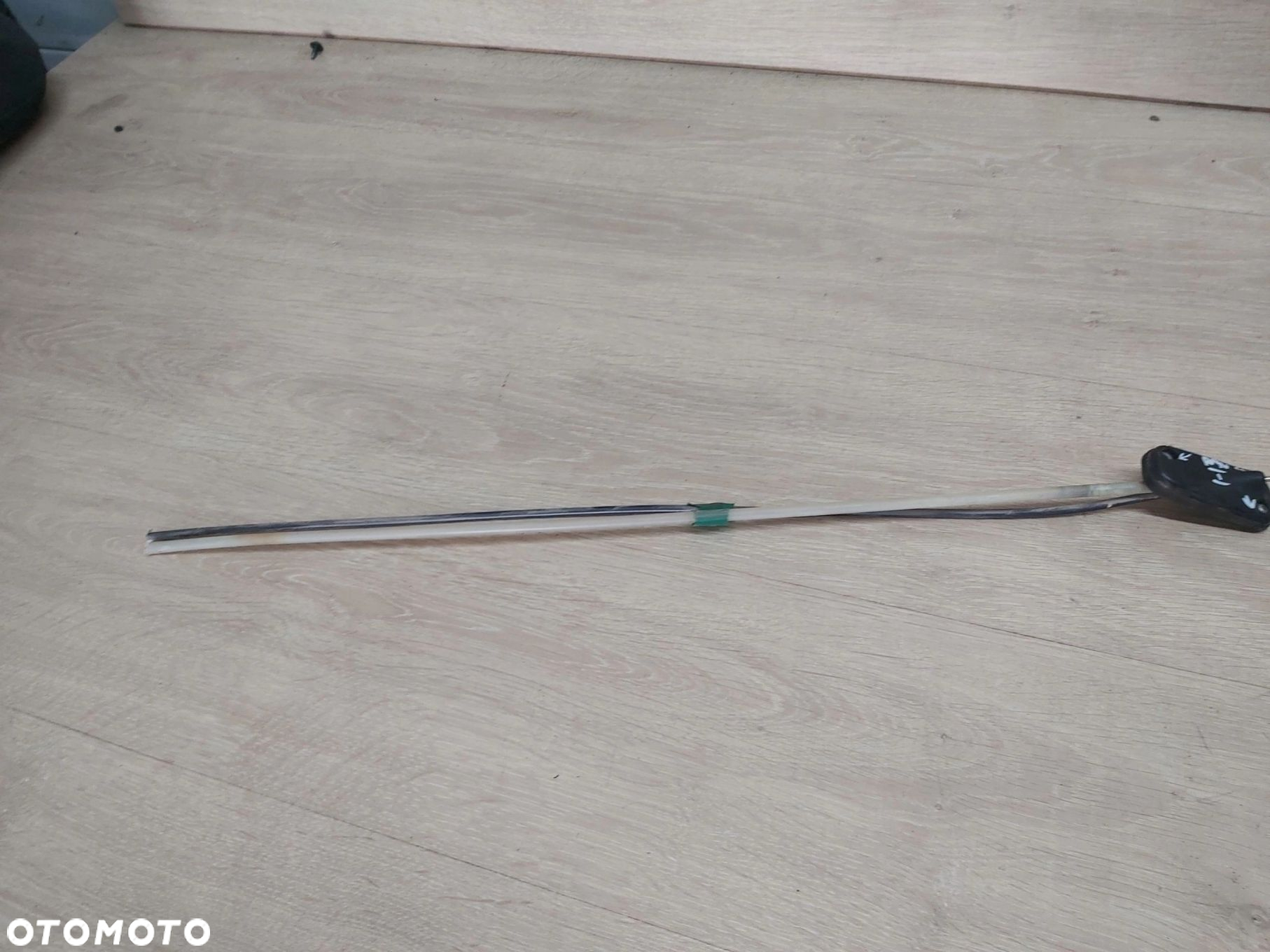 Toyota RAV4 I 2,0 antena bat mocowanie - 4