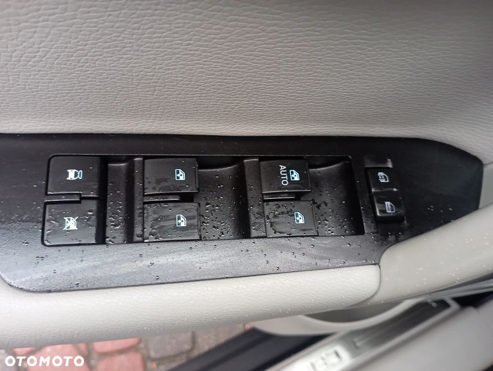 Chevrolet Captiva 2.2 d LTZ - 24