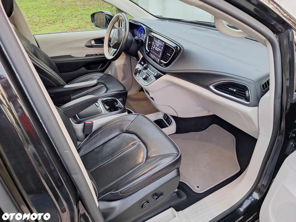 Chrysler Pacifica - 23