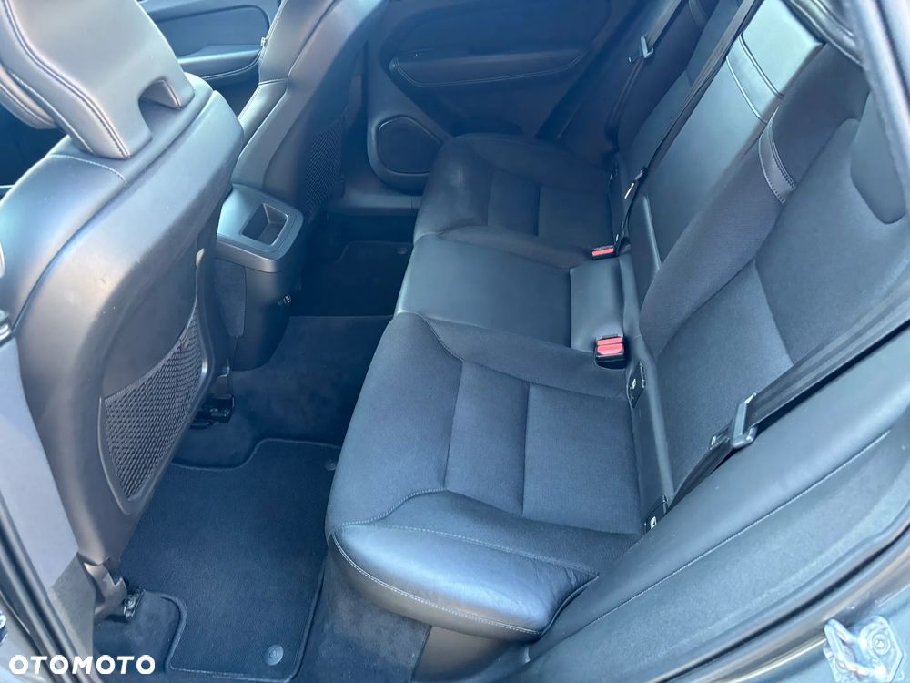 Volvo XC 60 B4 D Momentum Pro - 12