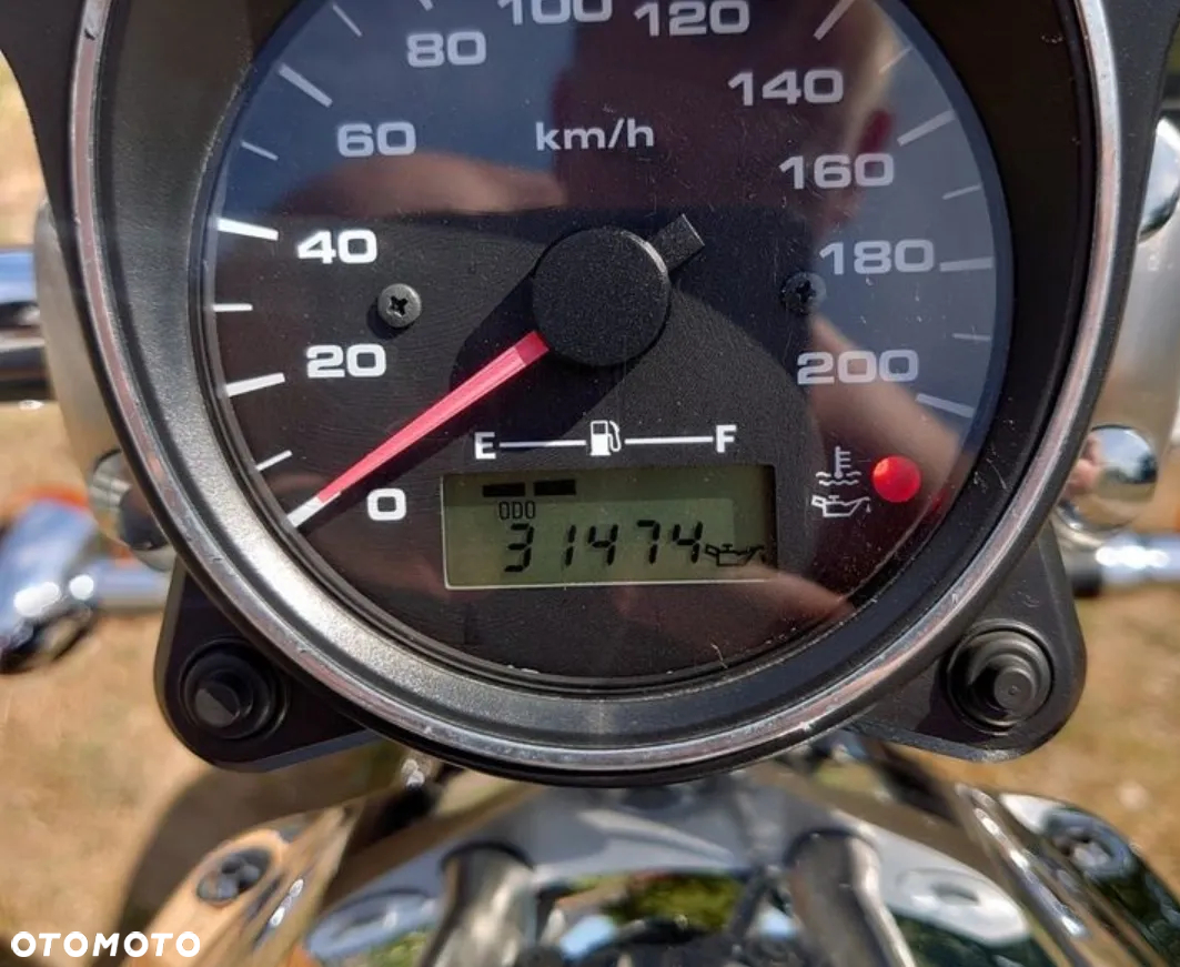 Suzuki Intruder - 2