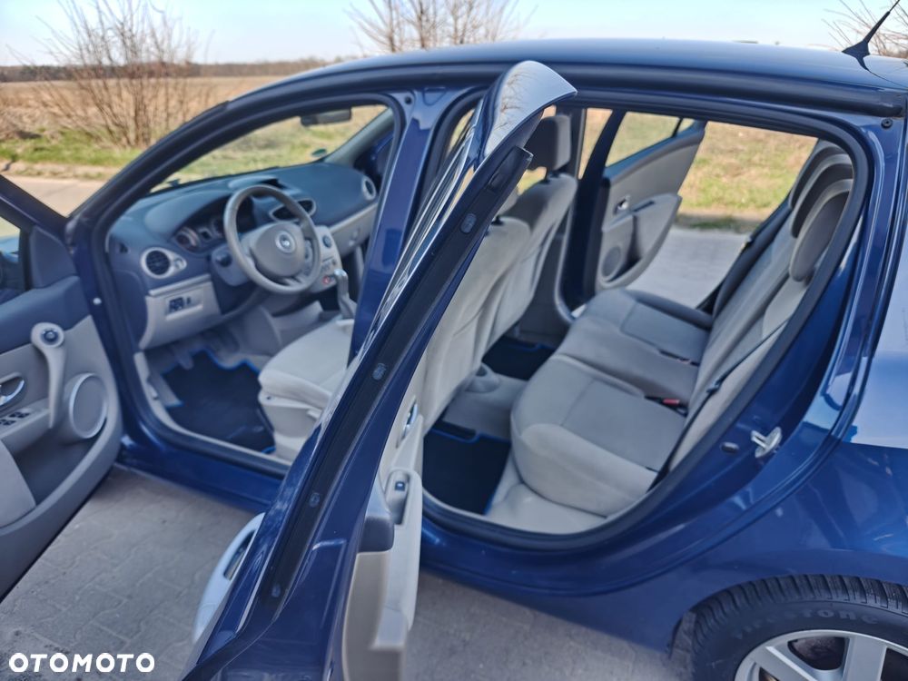 Renault Clio - 15