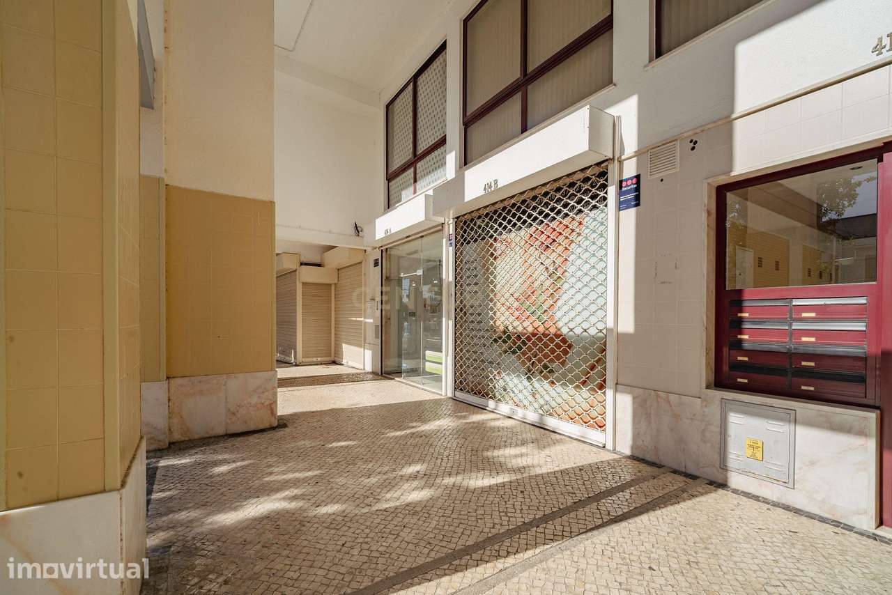 ESPAÇO COMERCIAL NA AVENIDA 23 DE JULHO – LARANJEIRO - ALMADA - Grande imagem: 3/29