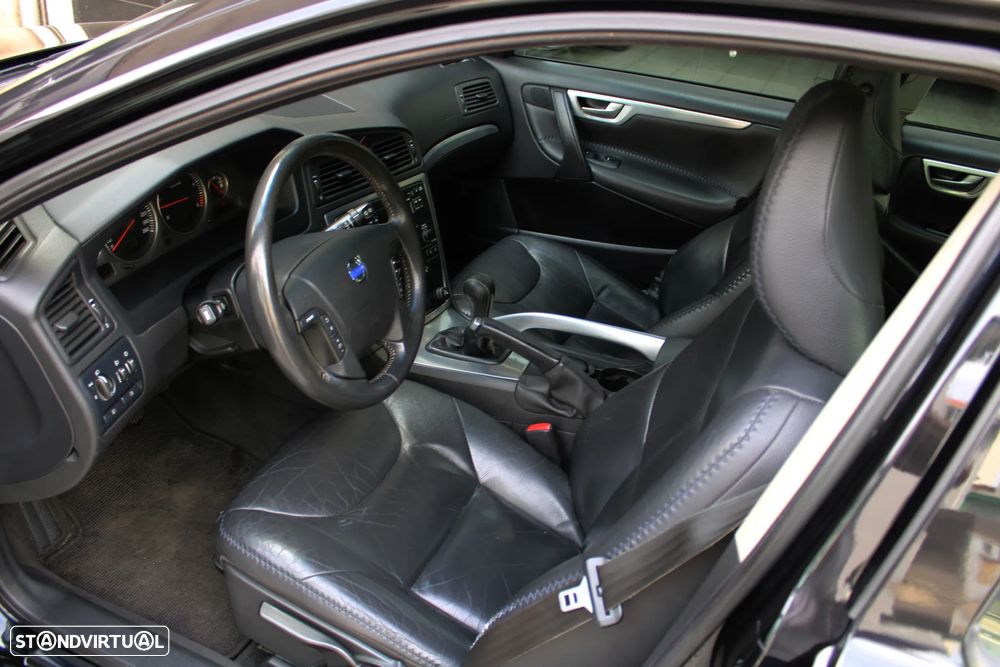 Volvo XC 70 2.4 D5 Nivel 2 - 24