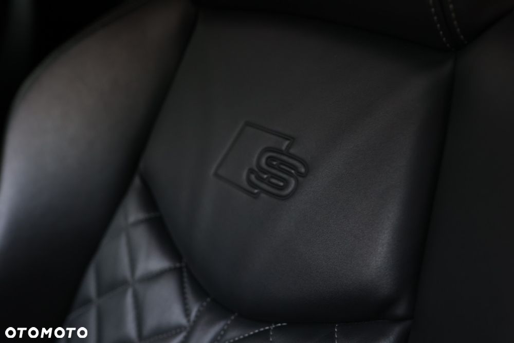 Audi TT S Coupé - 12