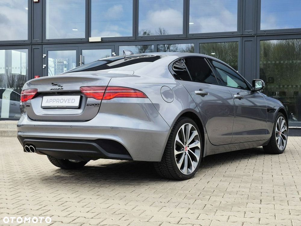 Jaguar XE D200 AWD SE - 13
