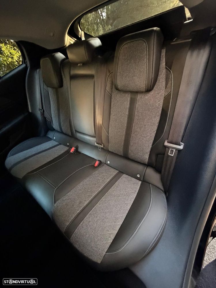 Peugeot 408 1.6 Hybrid Allure Pack e-EAT8 - 26