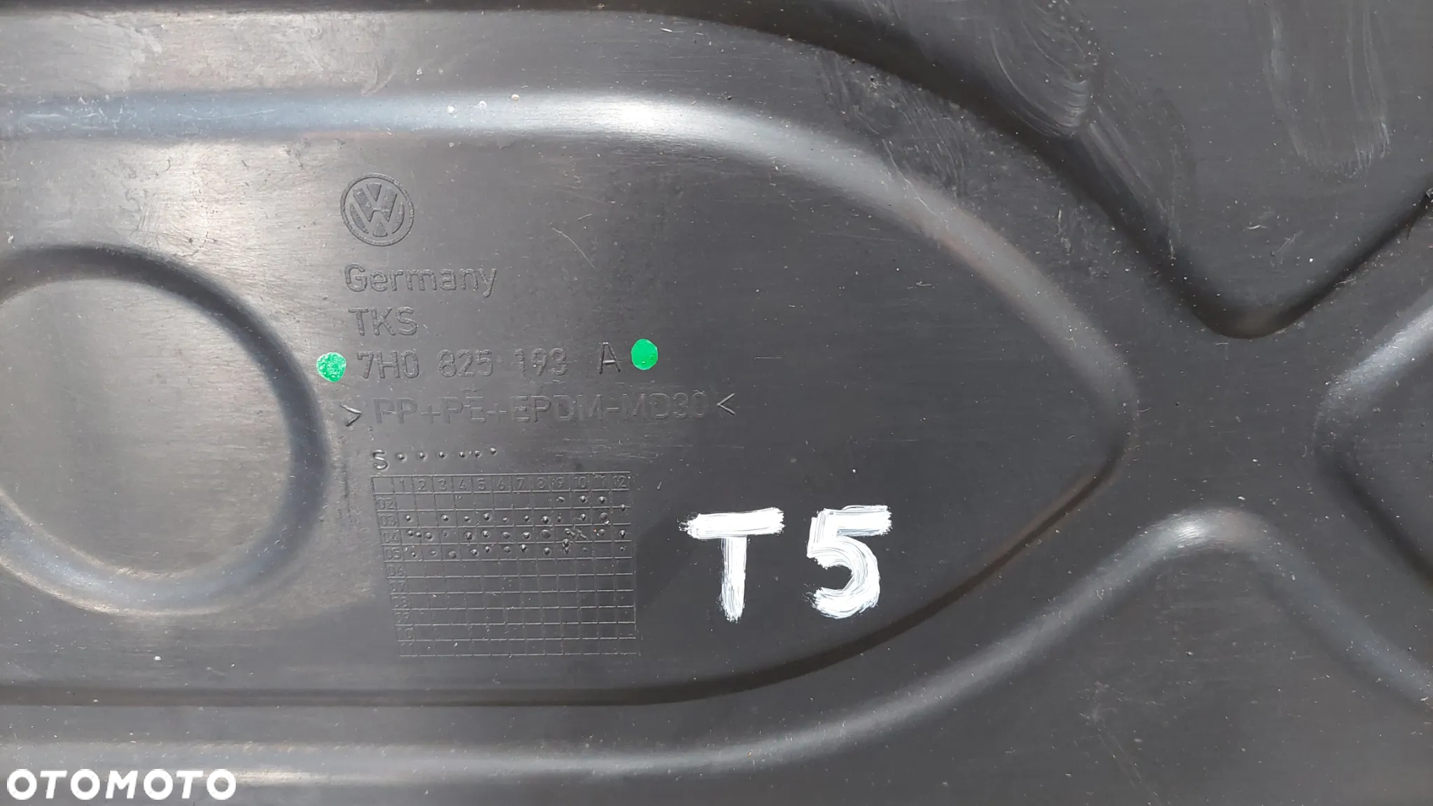 OSŁONA DOLNA PODWOZIA VW T5 2,5 TDI R2008 NR 7H0825193A - 2