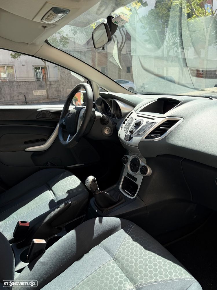 Ford Fiesta 1.25 Techno - 8