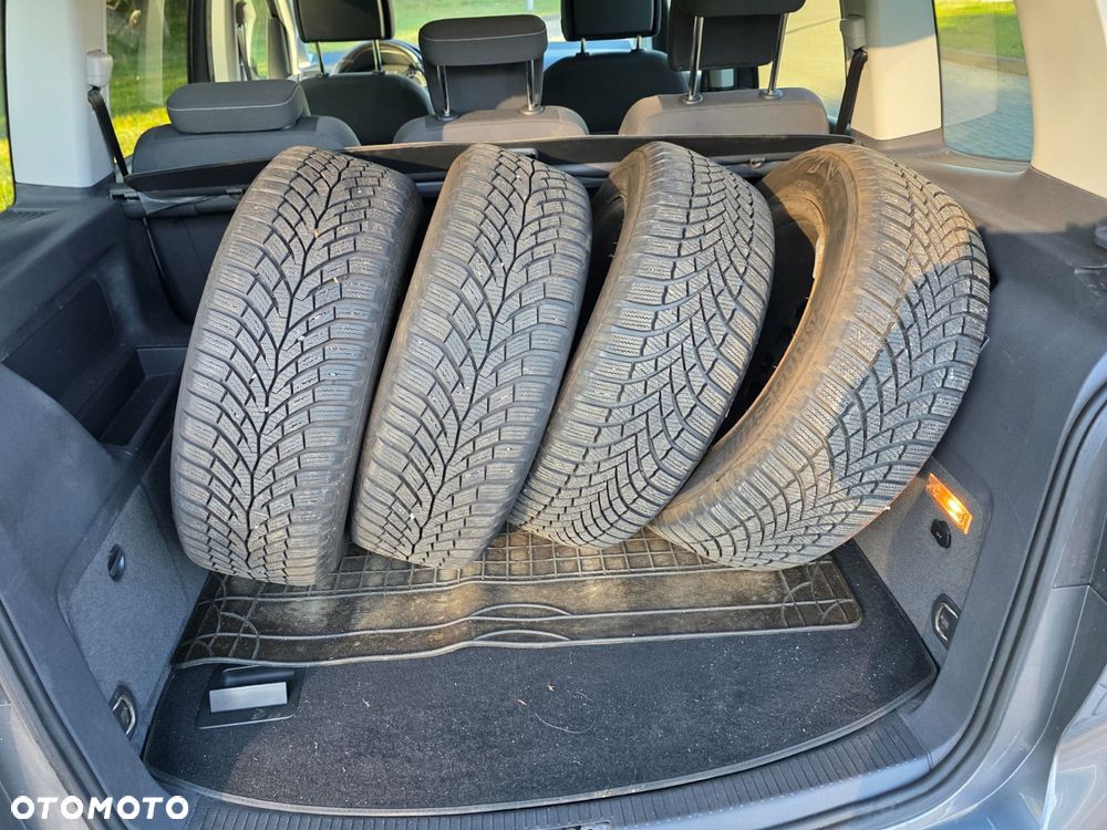 Volkswagen Touran 2.0 TDI DPF MATCH - 13