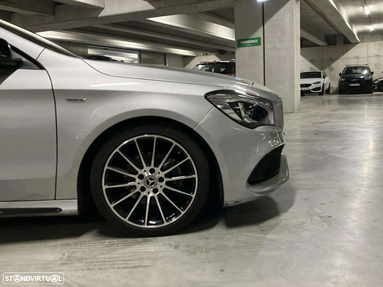 Mercedes-Benz CLA 180 d Shooting Brake AMG Line - 10
