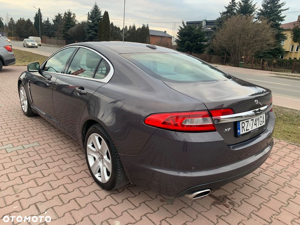 Jaguar XF 2.7 V6 Premium Luxury - 8