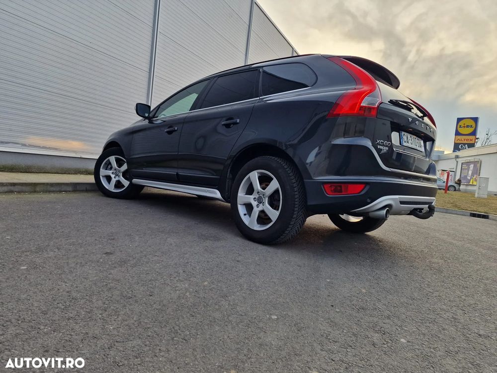 Volvo XC 60 2.4D AWD RDesign - 30