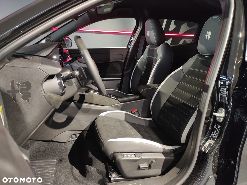 Alfa Romeo Junior 1.2 mHEV Sport Speciale eDCT - 17