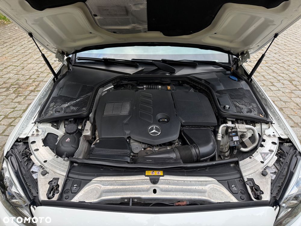 Mercedes-Benz Klasa C 300 d 4MATIC 9G-TRONIC - 31