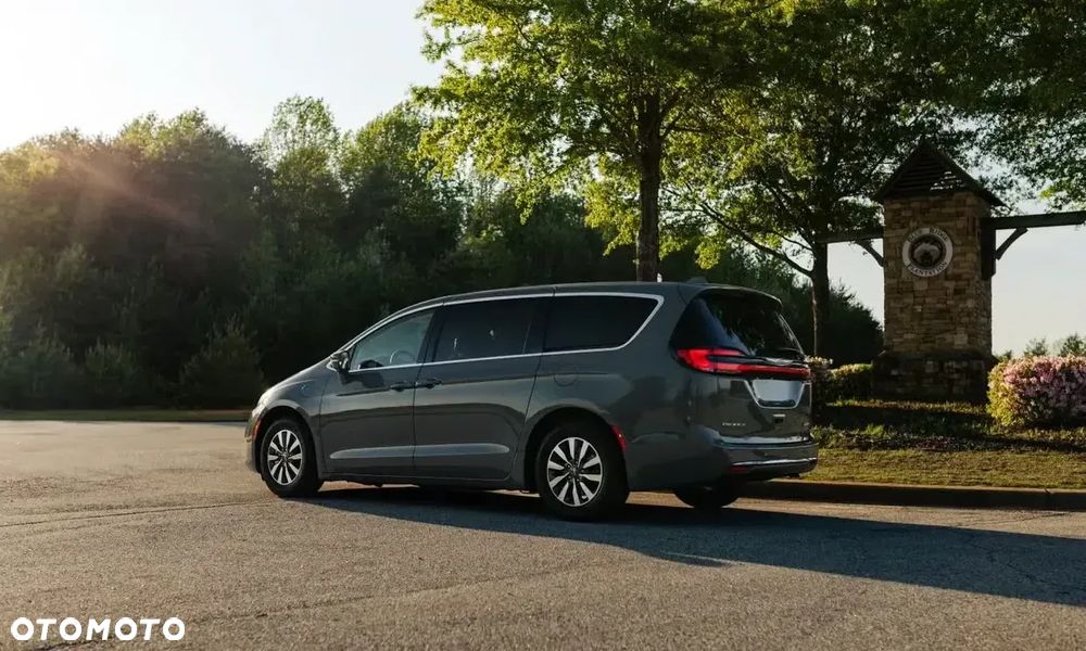 Chrysler Pacifica - 5