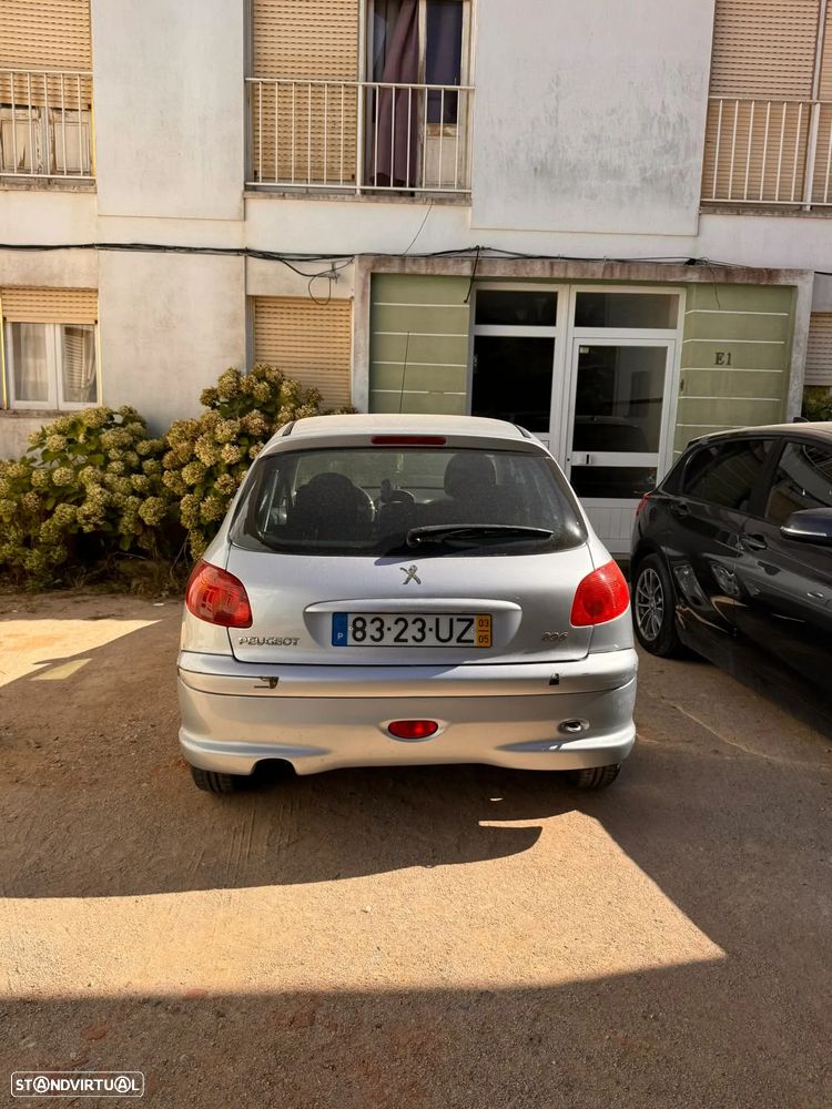 Peugeot 206 2003 photo 2