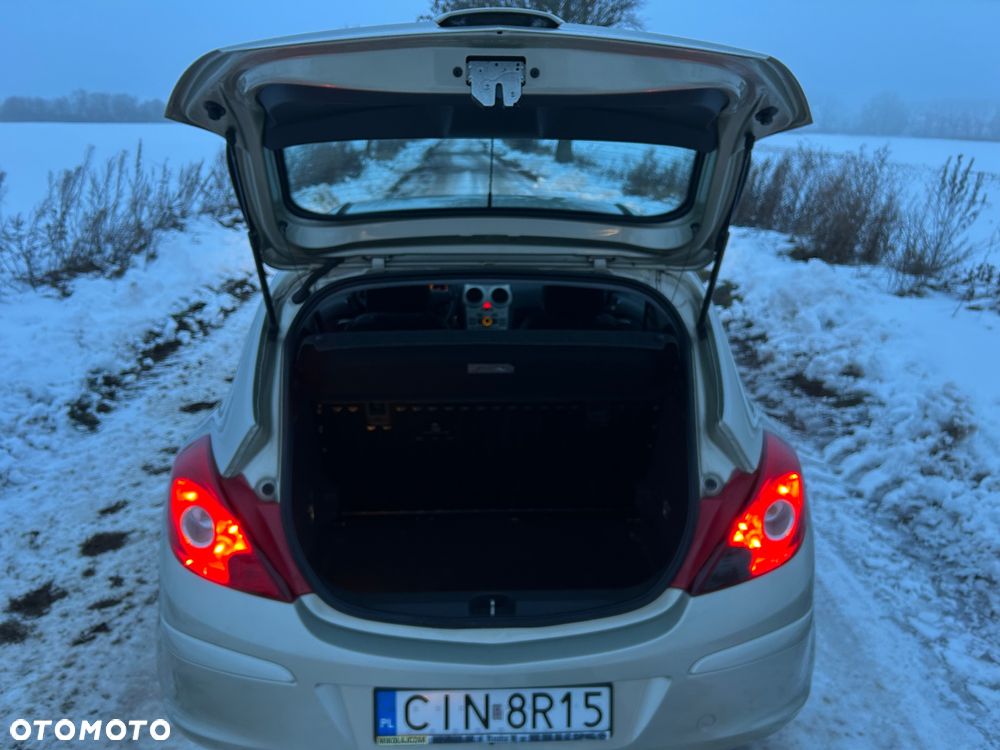 Opel Corsa 1.2 16V Cosmo - 8