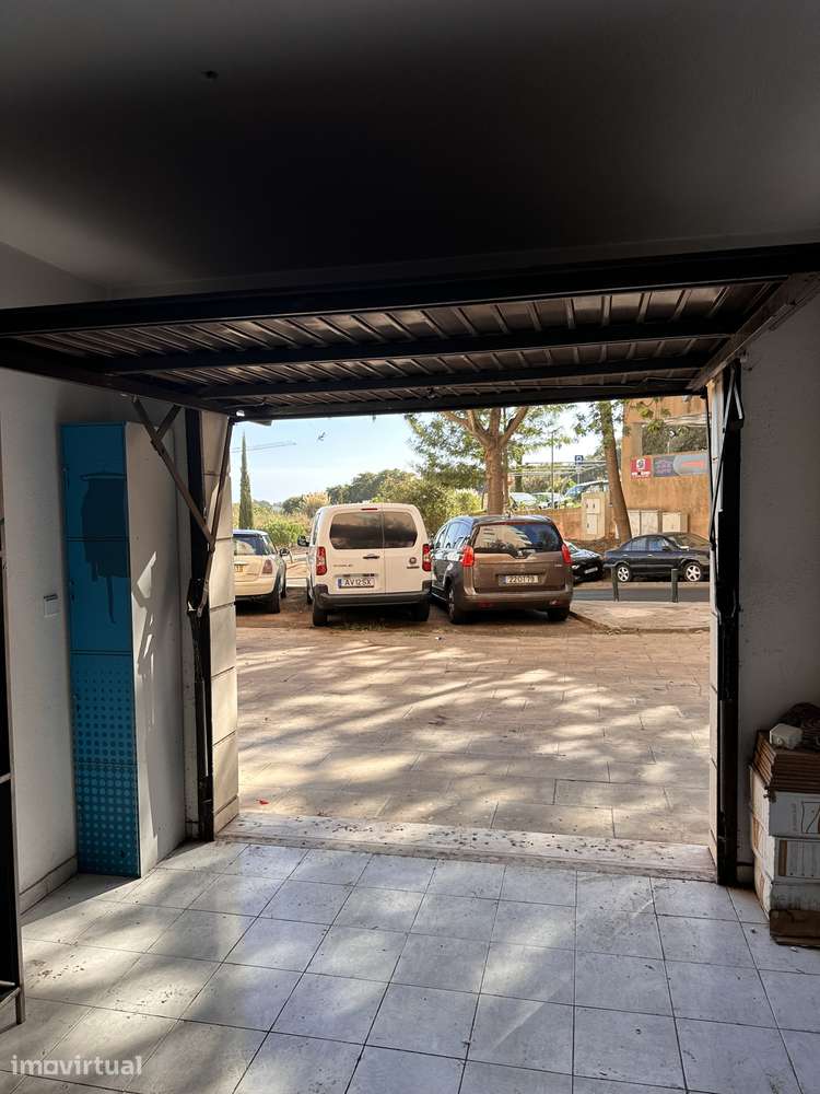 Garagem 32 m² com acesso direto à rua, São Marcos (Cacém) - Grande imagem: 3/5