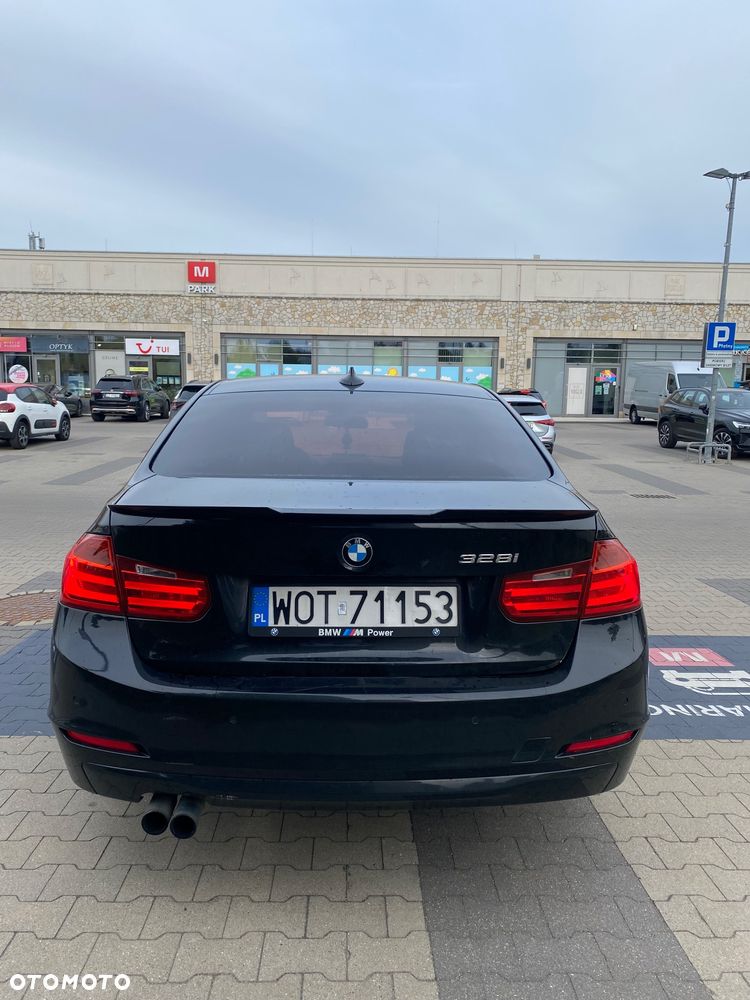BMW Seria 3 328i - 8