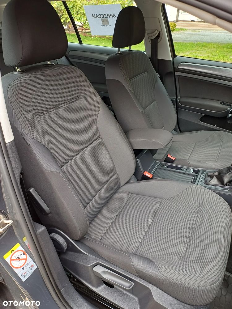 Volkswagen Golf - 10